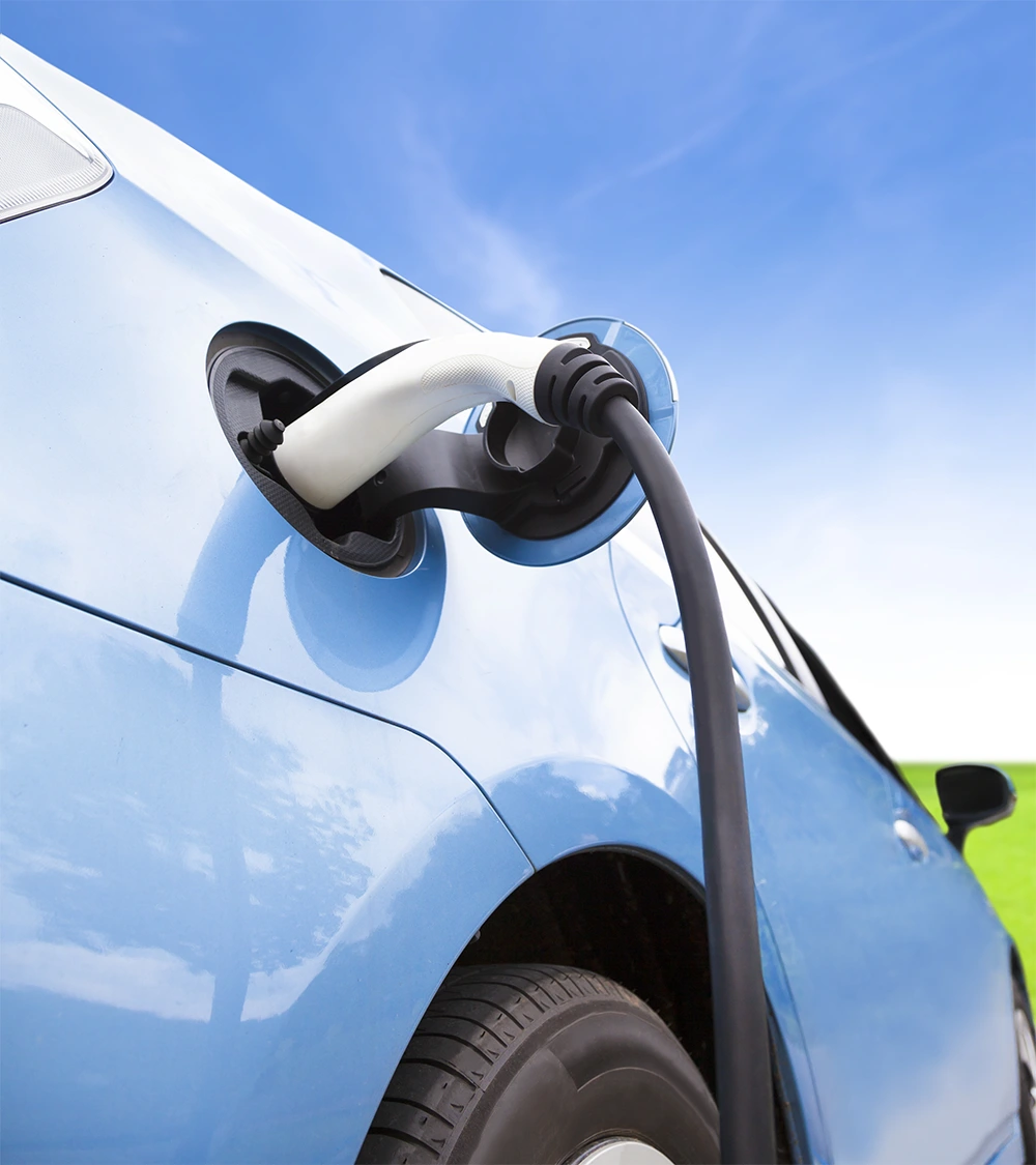 Typ-2-Stecker an einem Elektroauto