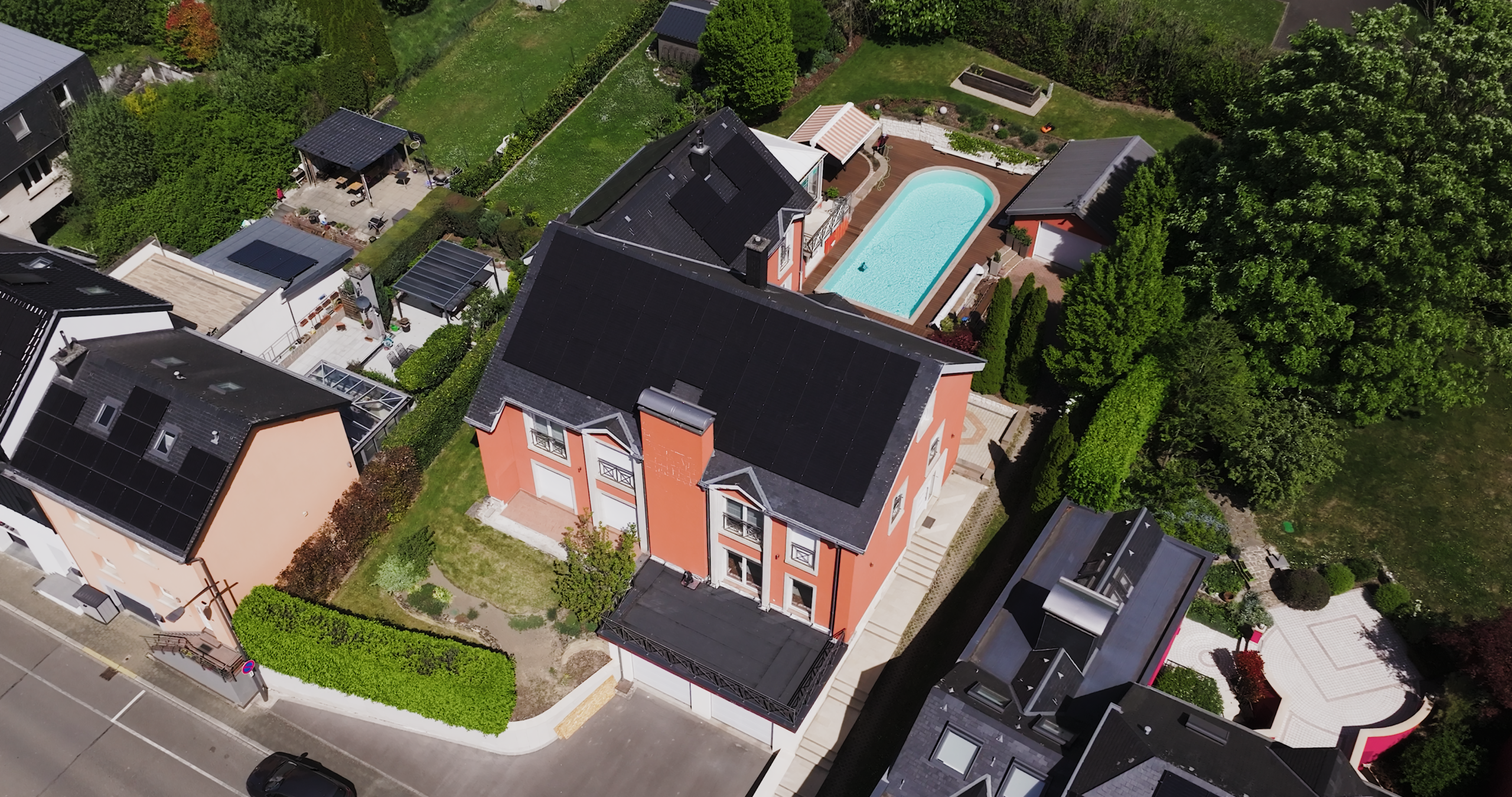 Von Ecoclima realisierte Photovoltaikanlage mit 60 Modulen in Mamer, Luxemburg